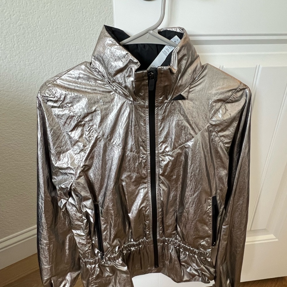 Lululemon/Barrys Colab Metallic Silver Jacket